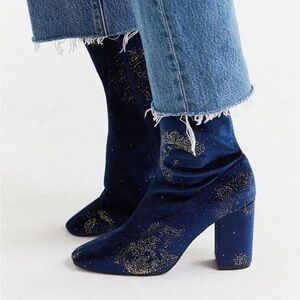 Urban Outfitters Celestial Glove Boot Size 9